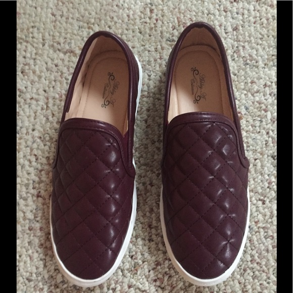 Ashley A Collection burgundy slip on tennis shoe - Picture 1 of 3